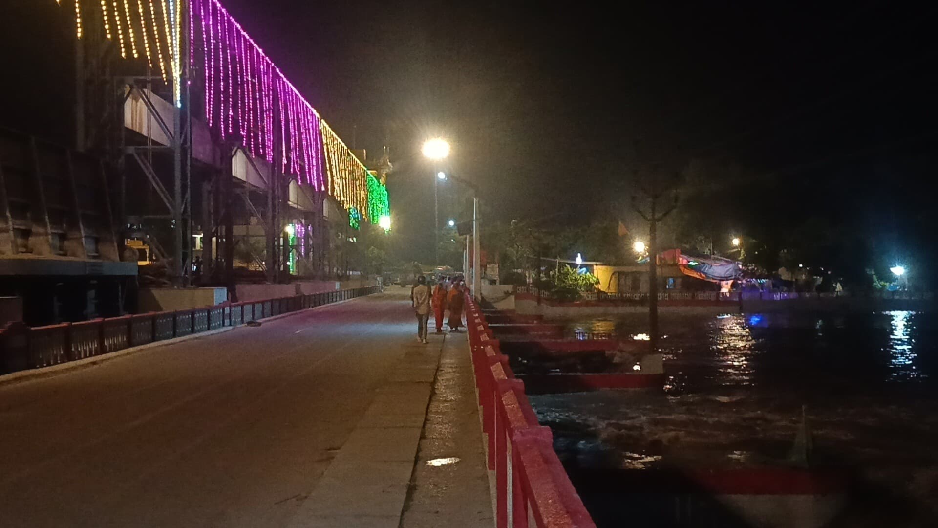 कोसी नदी का जलस्तर घटा, बराज के 35 फाटक से हो रही जल निकासी