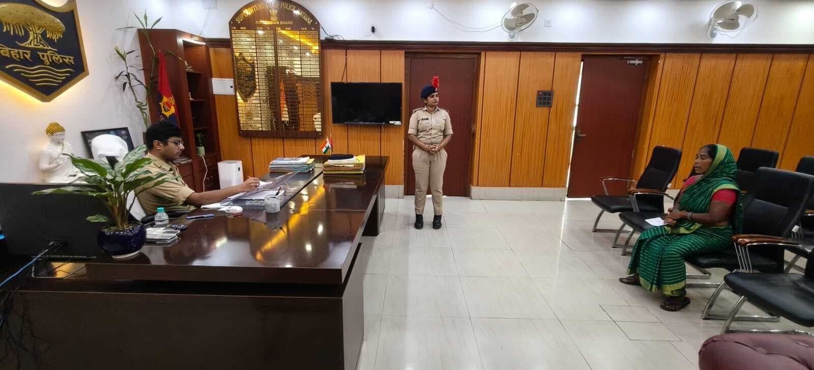 एसपी के जनता दरबार में पड़े 10 आवेदन