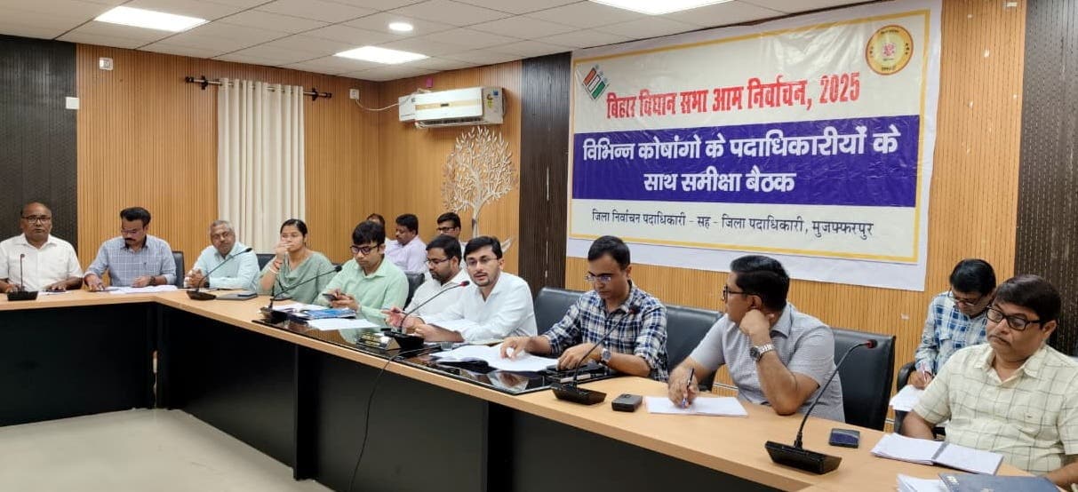 चुनाव की तैयारी को लेकर डीएम की सख्ती, हर बूथ पर होगी वेबकास्टिंग