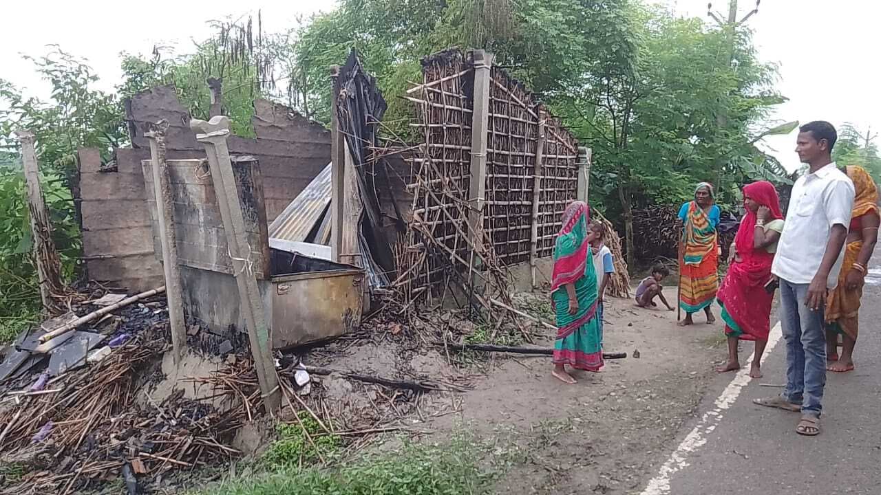 गैस रिसाव से लगी आग, एक घर जला