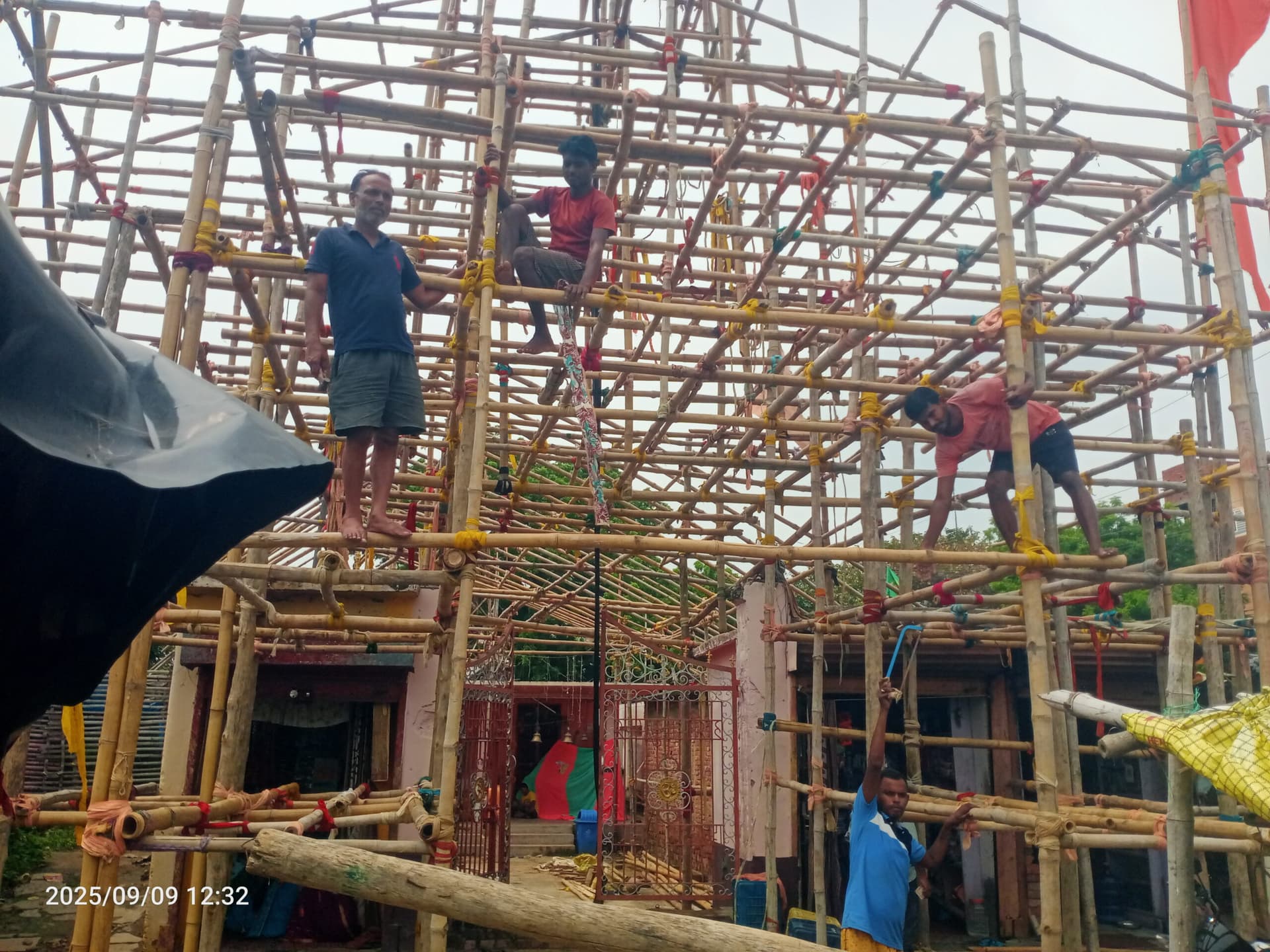 Kaimur News : दुर्गावती में केदारनाथ मंदिर के तर्ज पर बन रहा पूजा पंडाल
