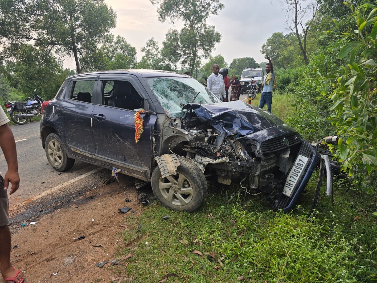 Giridih News :कार व बाइक में टक्कर, एक की मौत, दो घायल