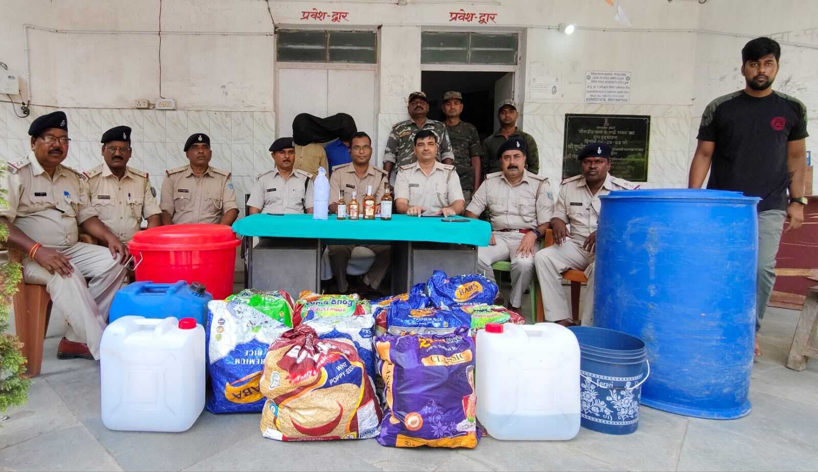 Seraikela Kharsawan News : नीमडीह में नकली अंग्रेजी शराब फैक्ट्री का भंडाफोड़, दो गिरफ्तार