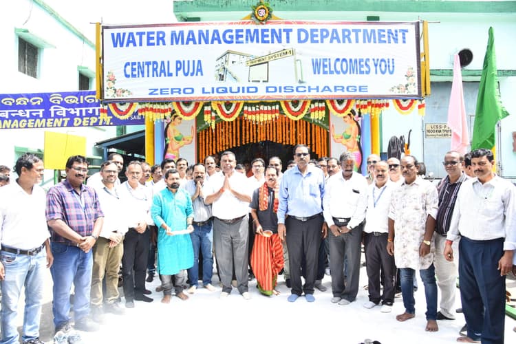 Rourkela News: आरएसपी में 100 से अधिक पंडालों में हुई भगवान विश्वकर्मा की पूजा