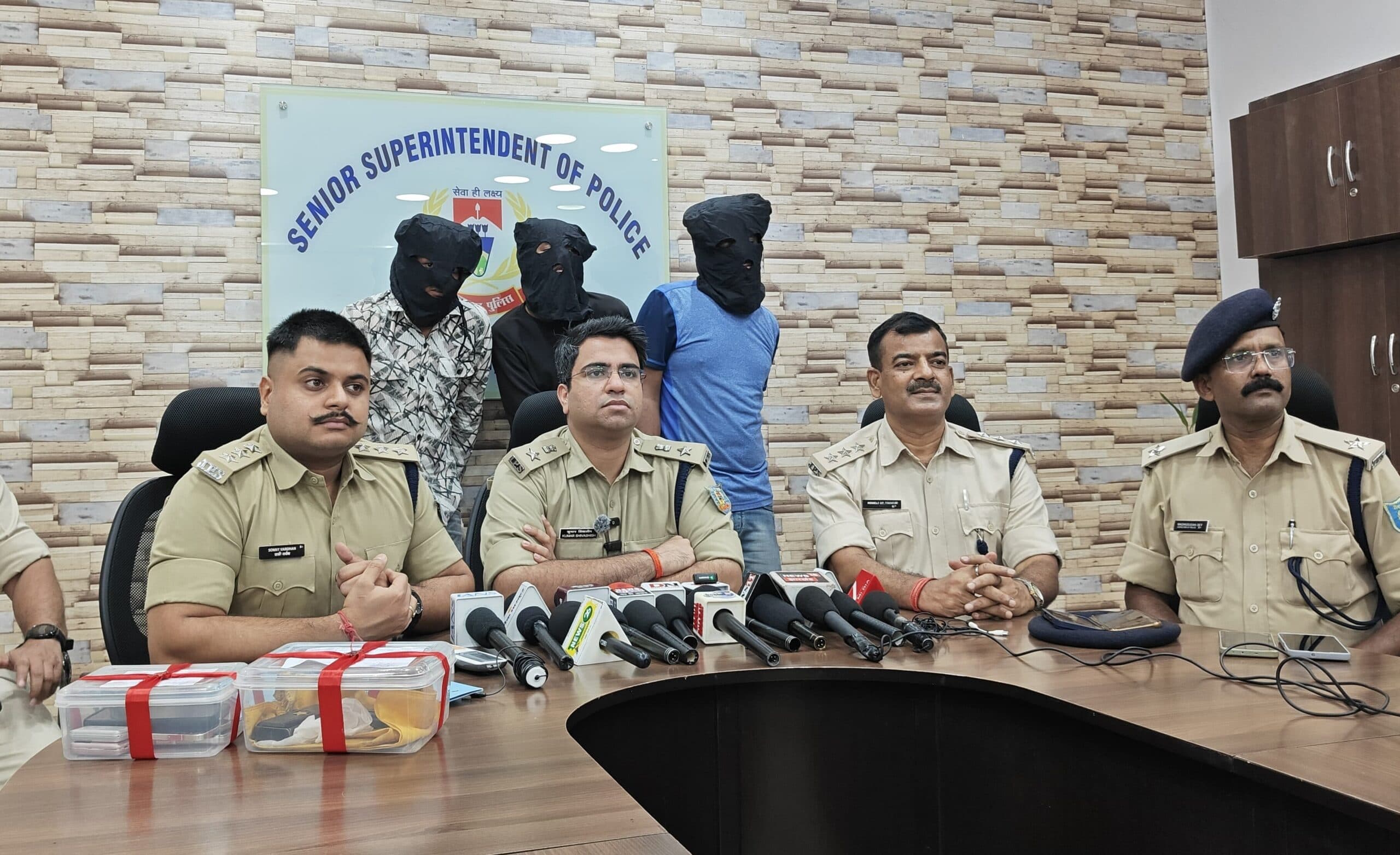 Jamshedpur News : सोनारी के वर्धमान ज्वेलर्स में लूट के बाद रामगढ़ के आभूषण दुकान में भी गिरोह ने लूटकांड को दिया था अंजाम