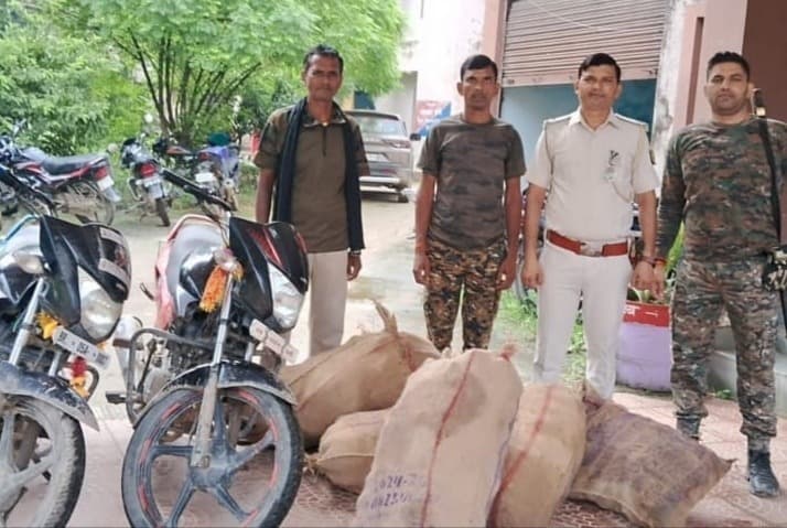 Motihari: नेपाली शराब समेत दो बाइक जब्त