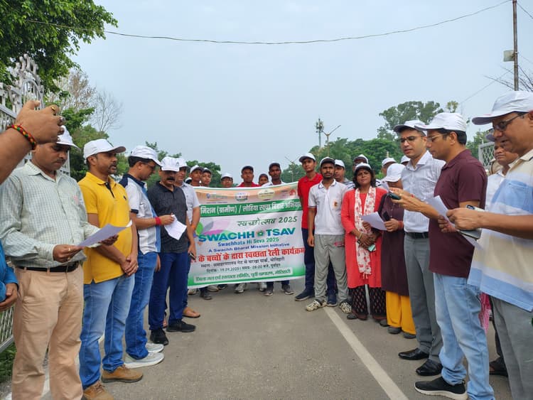 Motihari: स्वच्छता के प्रति आम लोगों में जागरूकता जरूरी : डीएम