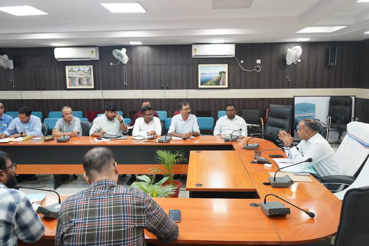 Jamshedpur news. सीएसआर में स्कूली छात्रों के शैक्षणिक भ्रमण, स्मार्ट क्लासरूम, डिजिटल लर्निंग व छात्रवृत्ति योजनाओं को प्राथमिकता दें कंपनियां