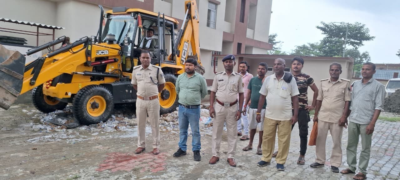 भपटियाही थाना परिसर में 2131.95 लीटर शराब किया नष्ट