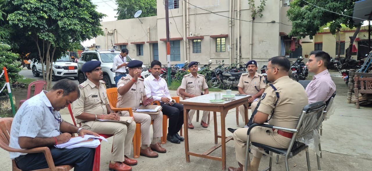 Motihari: चुनाव की तैयारियों को लेकर डीएम -एसपी ने किया निरीक्षण