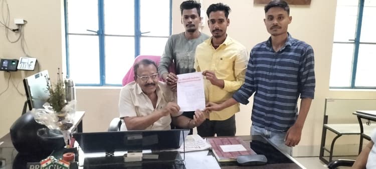 केबी झा कॉलेज परिसर की समस्या से छात्रों को परेशानी