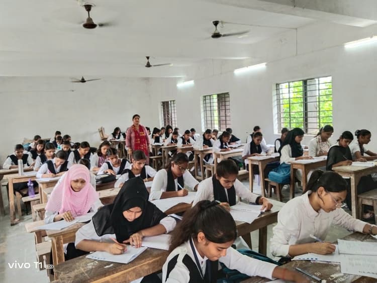 Samastipur News:11वीं की त्रैमासिक व 12वीं की अर्द्धवार्षिक शुरू