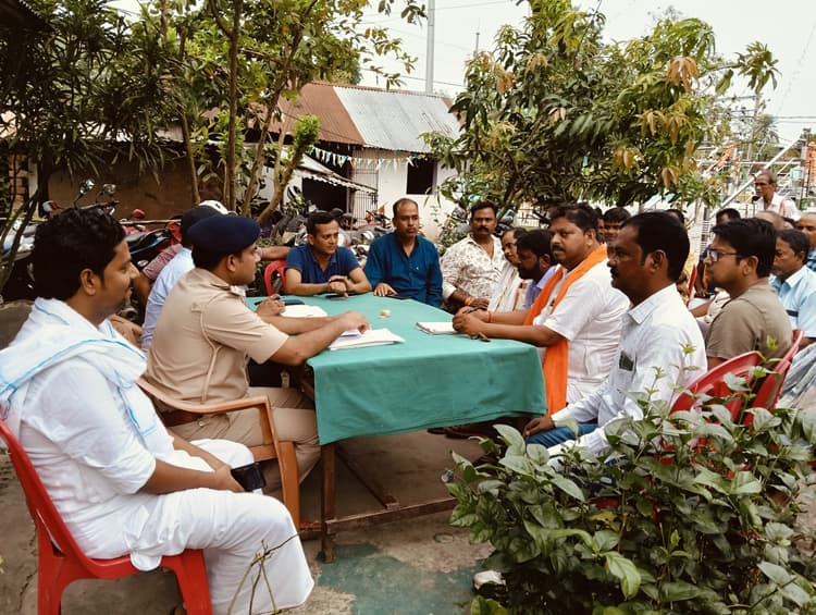 सालमारी पुलिस ने 10 नशेड़ी को किया गिरफ्तार