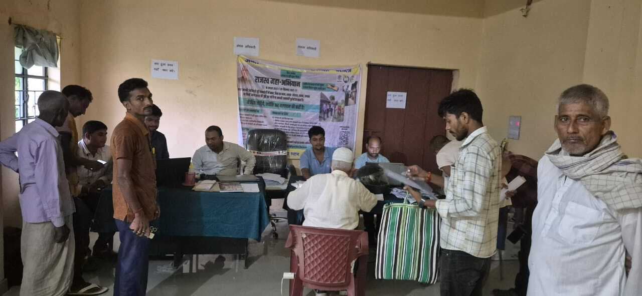 hajipur news. राजस्व महाअभियान शिविर में प्राप्त हुए 175 आवेदन