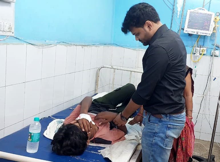 चालक को पीटकर ई-रिक्शा ले भागे बदमाश