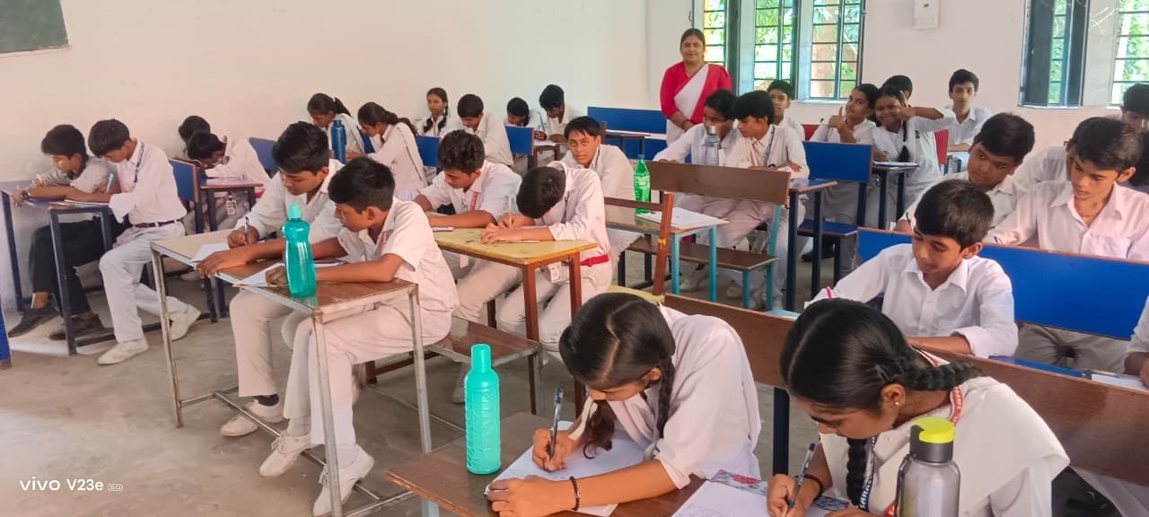 स्कूली बच्चों ने सामाजिक व समसामयिक विषयों पर किया रचनात्मक प्रदर्शन