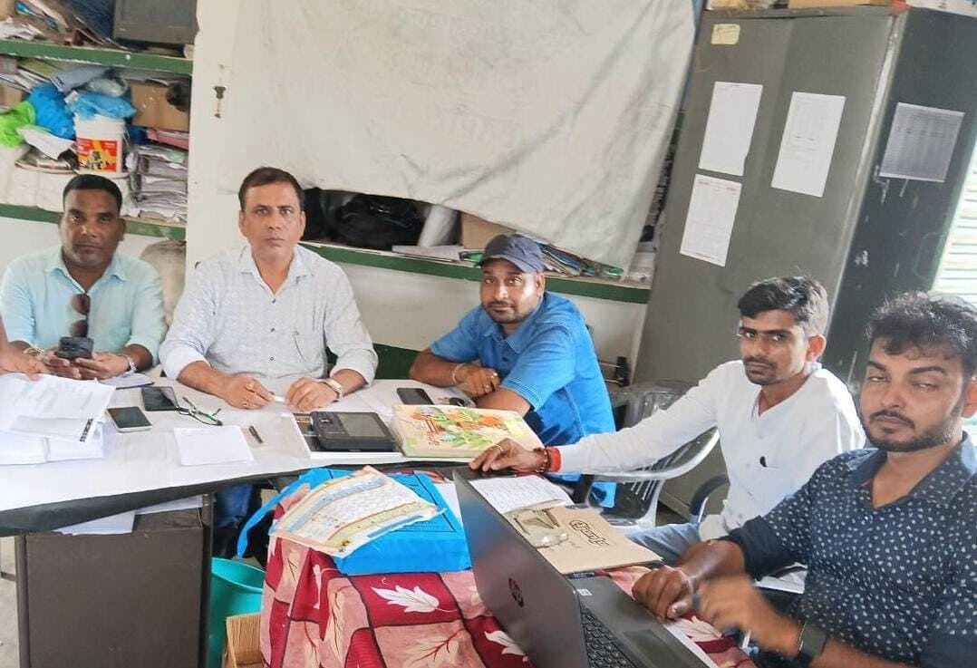 करौं में नव साक्षर परीक्षा कल