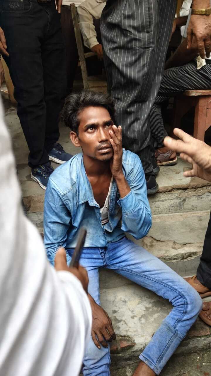 कटिहार में मोबाइल चोर रंगे हाथों पकड़ाया,लोगों ने पीट पुलिस को सौंपा