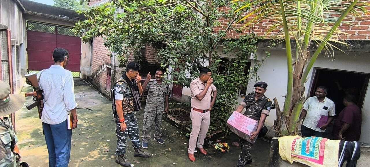 पुलिस ने किया नकली लॉटरी धंधा के बड़े गिरोह का पर्दाफाश, लाखों का टिकट व छपायी सामग्री बरामद