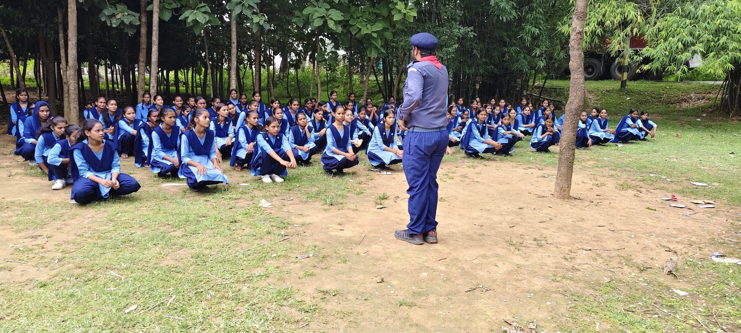 बच्चों को अनुशासित व आत्मनिर्भर बनाता है स्काउट गाइड