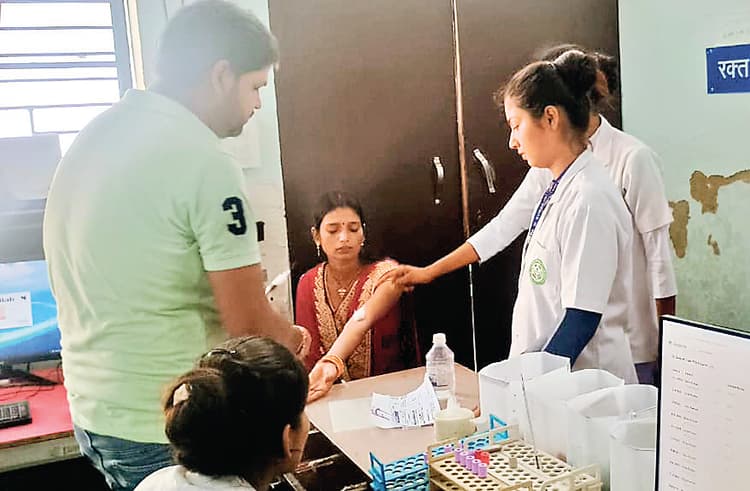 Gopalganj News : डेंगू के लक्षण वाले 23 और मरीज मिले, नहीं संभल पा रहे हालात