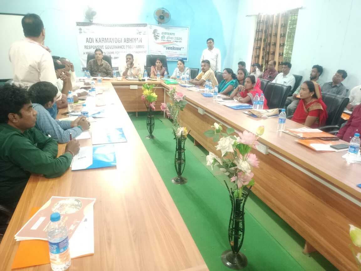 समीक्षा के दौरान योजनाओं के क्रियान्वयन में अनियमितता पर बीडीओ ने दिये जांच के आदेश