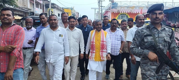 Giridih News :बाबूलाल ने किया क्षेत्र का दौरा, मृत प्रवासी मजदूरों के परिजनों को दी सांत्वना
