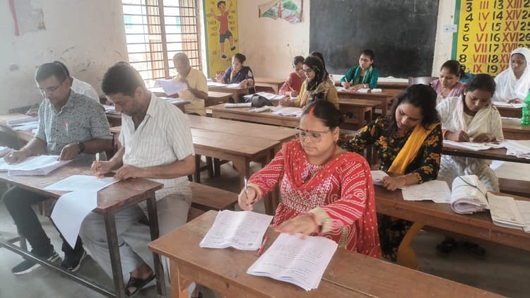 Samastipur News:20 केंद्रों पर उत्तरपुस्तिकाओं की चल रही है जांच