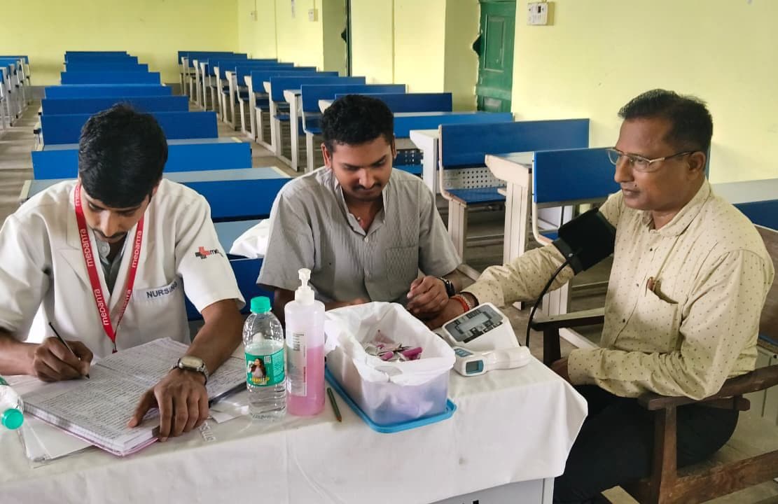 राजकीय पॉलिटेक्निक में मेदांता ने लगायी स्वास्थ्य जांच शिविर