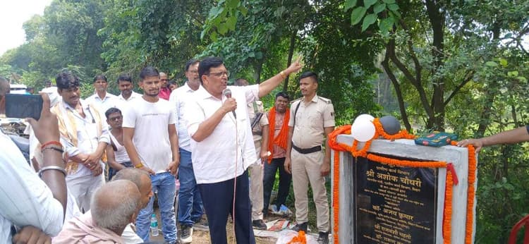 Samastipur News:रामपुर पुल के संपर्क सड़क का किया शिलान्यास