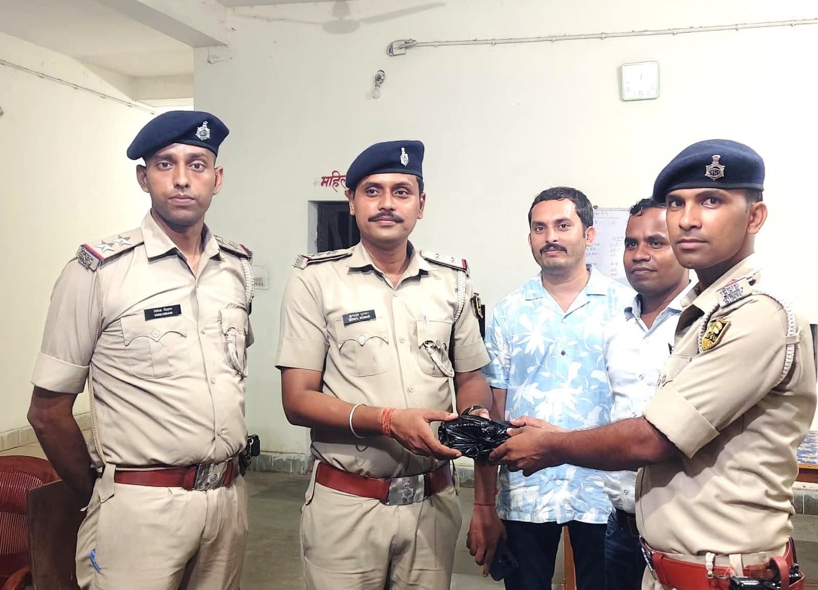 किशनगंज से चोरी व गोपालगंज से छिनतई के रुपये बरामद