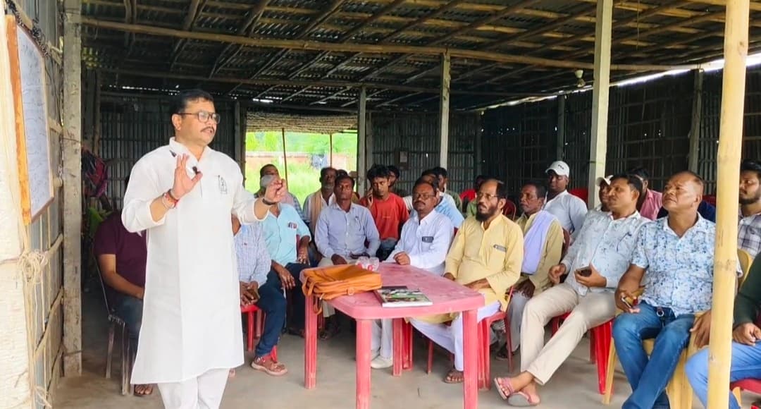 लेलाह चौक में राजद ने शुरू किया पाठशाला अभियान