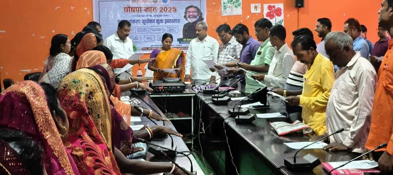 विधायक ने पोषण माह के तहत जनप्रतिनिधियों व अधिकारियों को दिलायी शपथ