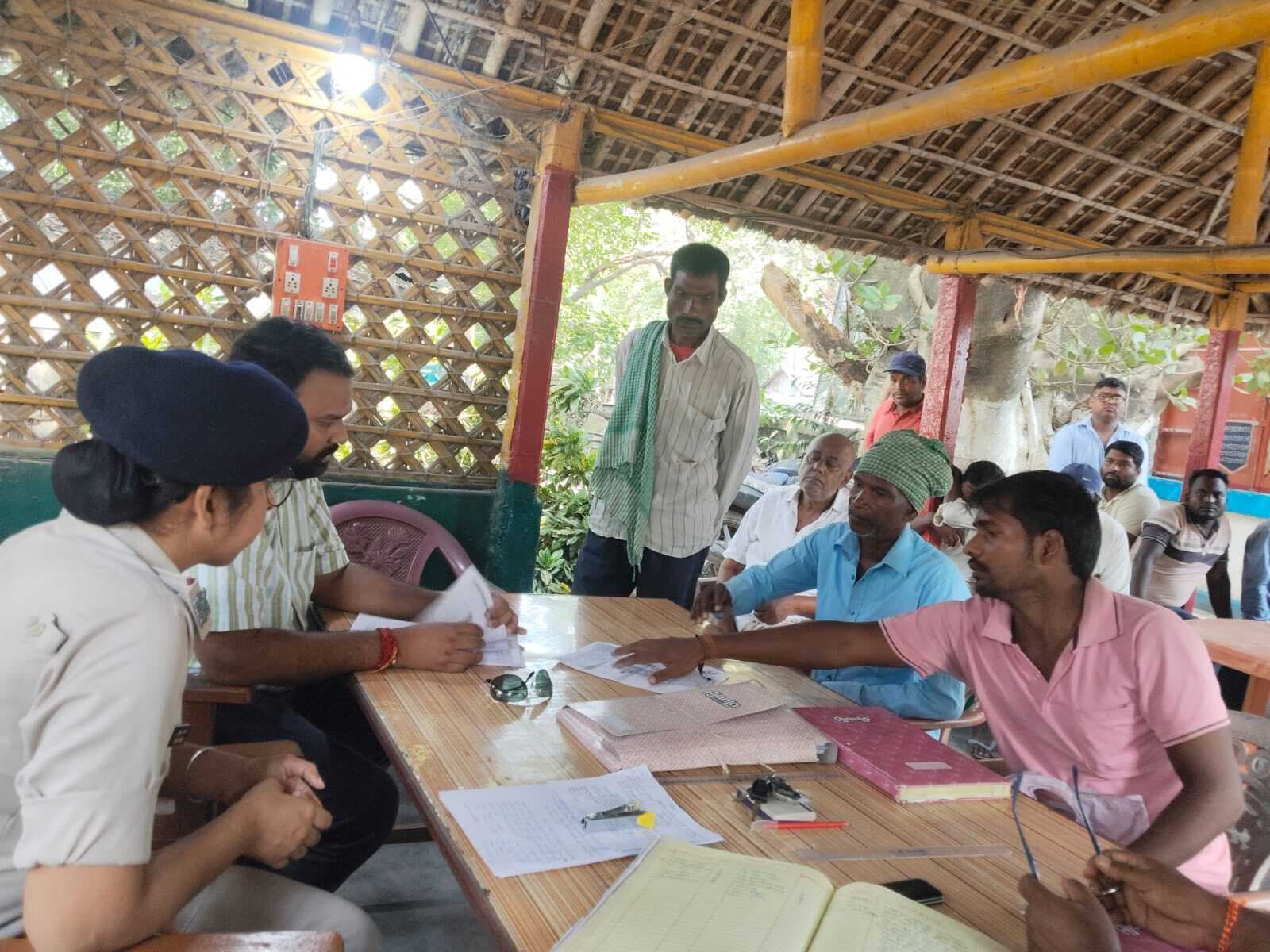 जनता दरबार में छाया रहा भूमि पैमाइश का मामला