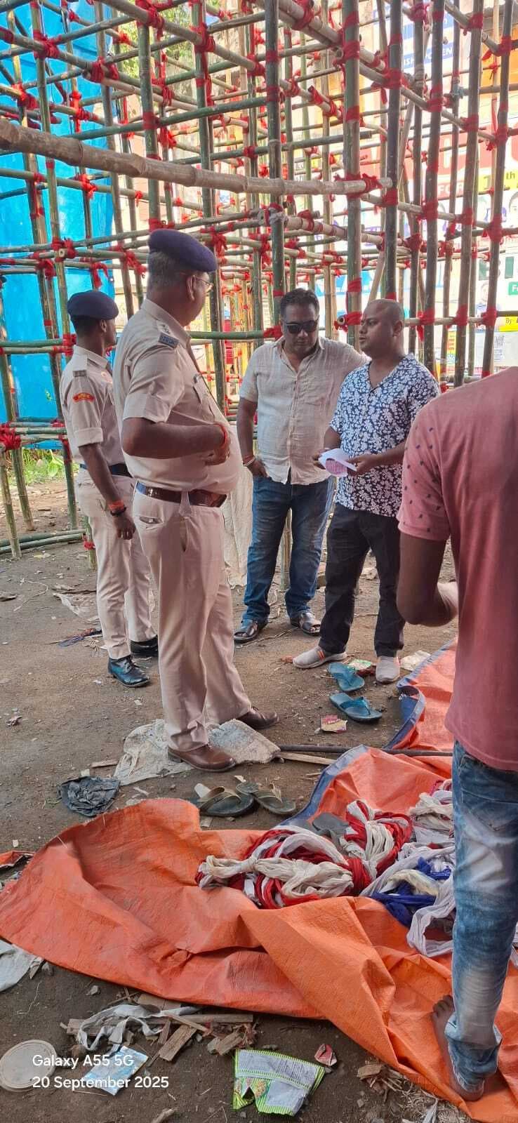 अग्निशमन पदाधिकारी ने दुर्गा पूजा पंडाल का लिया जायजा