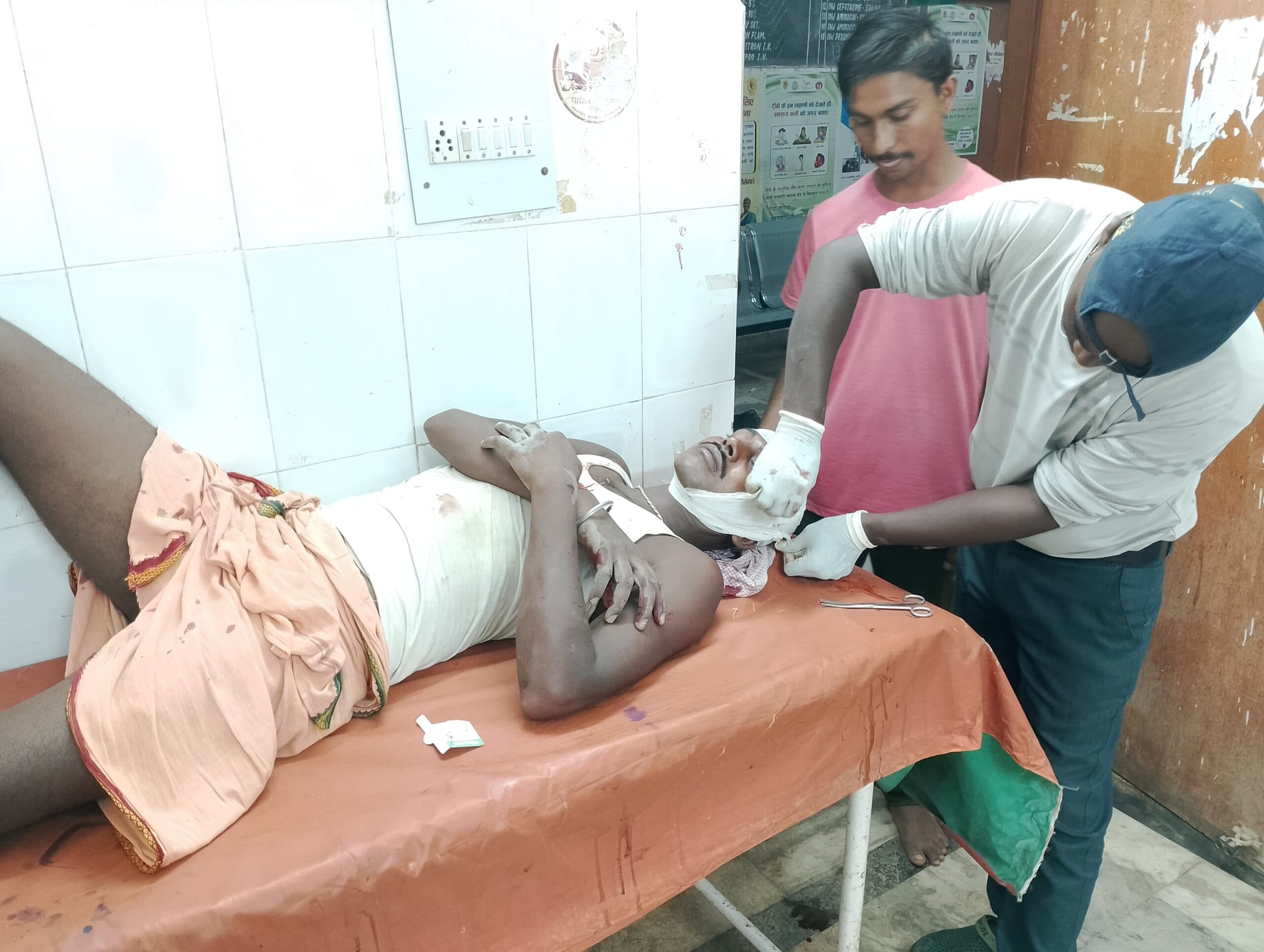 दो पक्षों में मारपीट, दो घायल, एक गंभीर