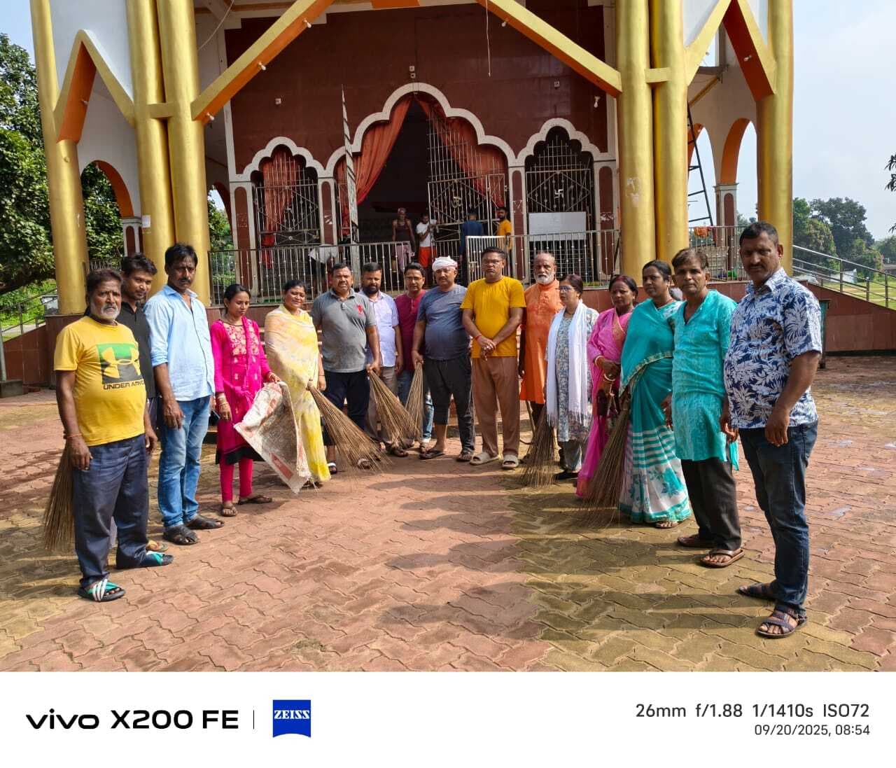 भाजपाइयों ने झाड़ू लगाकर दिया स्वच्छता का संदेश