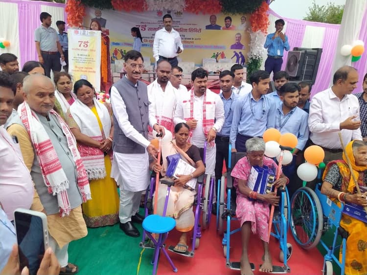 समाज के अमूल्य धरोहर हैं वरिष्ठ व दिव्यांग : संजय सेठ