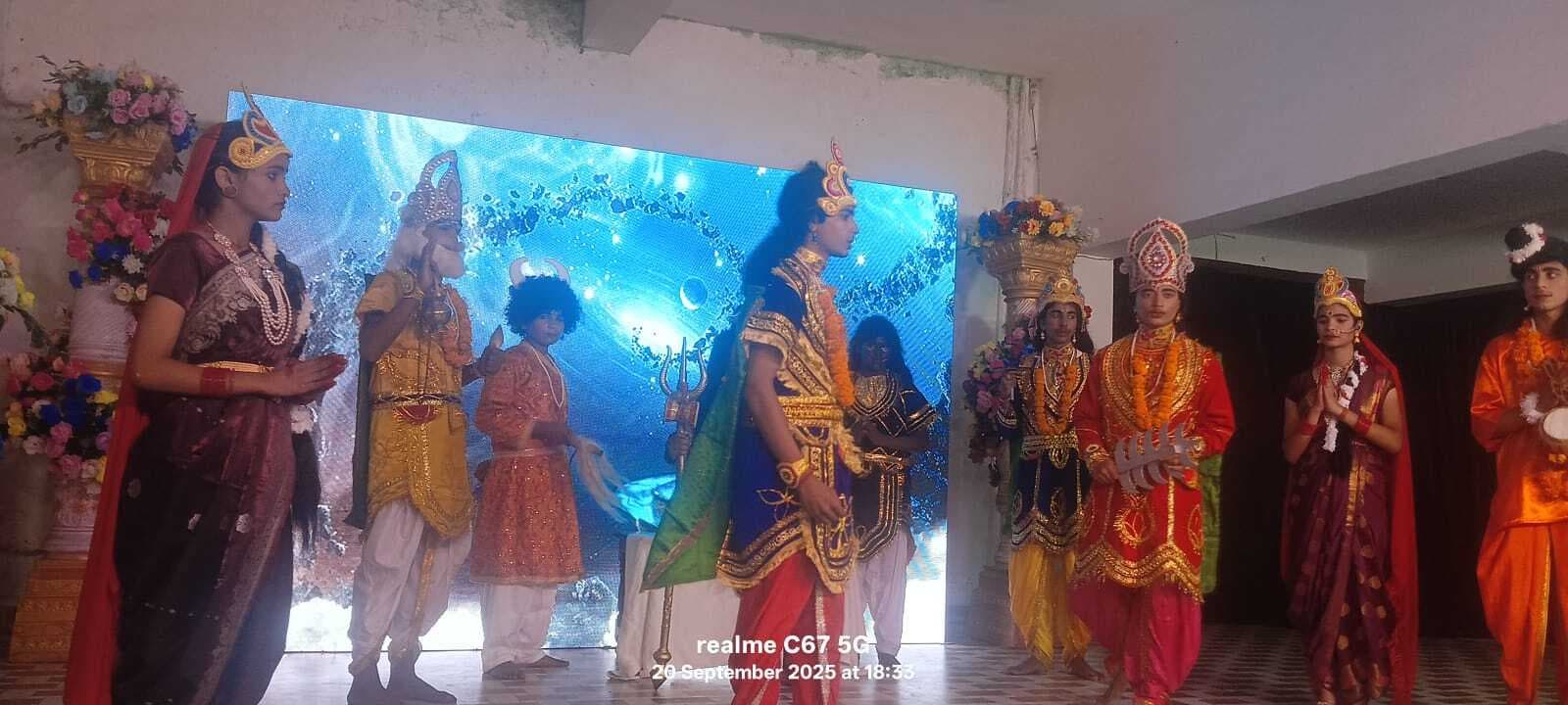 बड्स पैराडाइज स्कूल में महिषासुर मर्दनी मां दुर्गा नाटक का मंचन