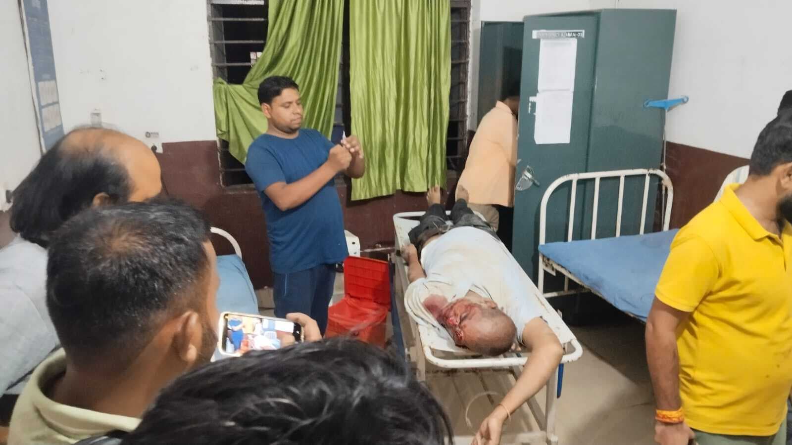 अज्ञात वाहन की टक्कर से बाइक चालक गंभीर रूप से घायल