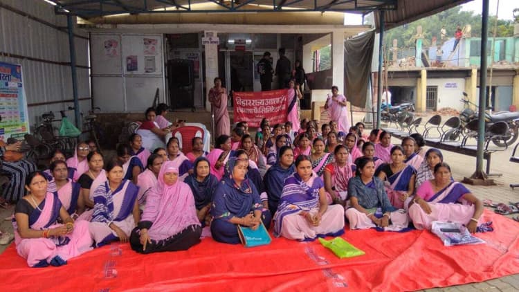 आशा व ममता कार्यकर्ताओं ने अपनी मांग को लेकर दिया एक दिवसीय धरना