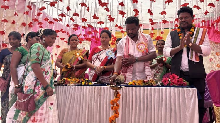 Seraikela Kharsawan News : गांव की तरक्की में महिलाओं की मजबूत भागीदारी: विधायक