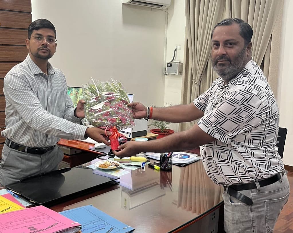 अमित कुमार को डीएम ने किया सम्मानित