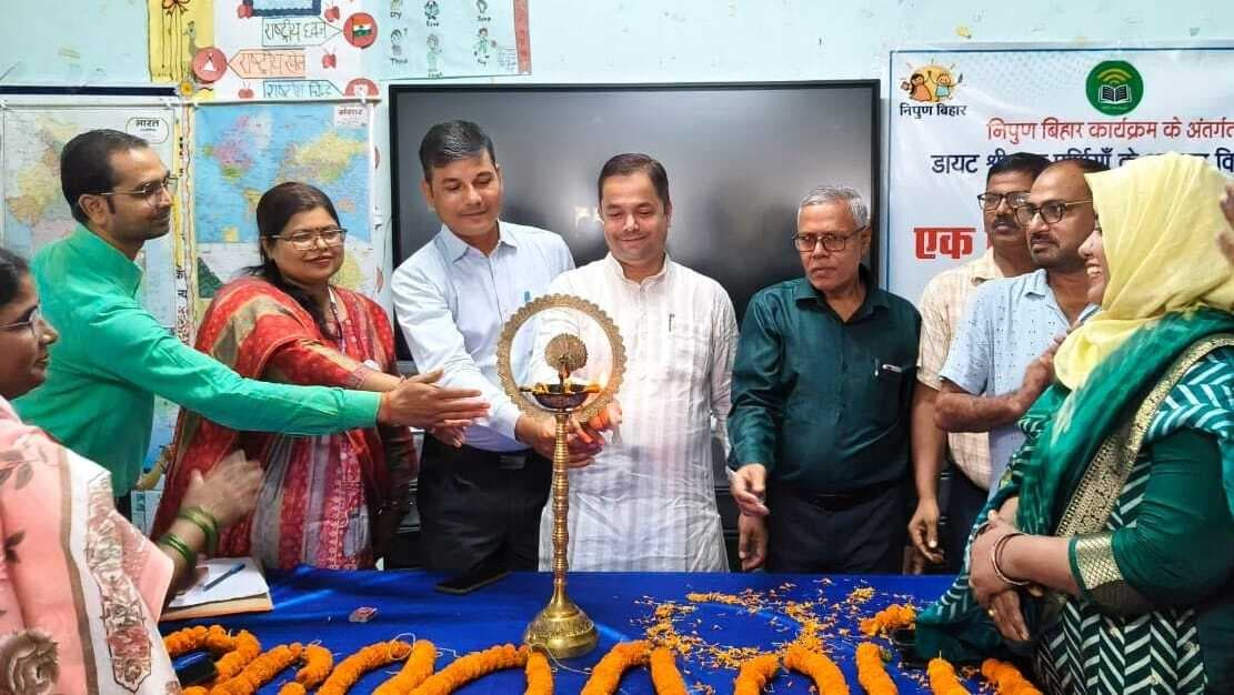 अभ्यास विद्यालयों को निपुण विद्यालयों में रूपांतरित करने पर बल
