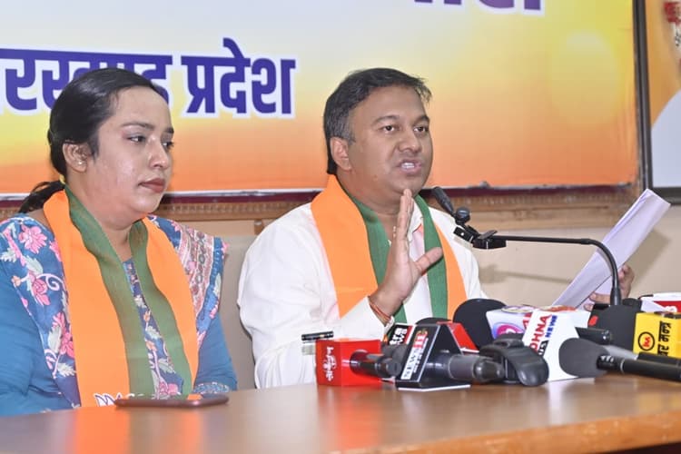 Political news : स्वास्थ्य मंत्री के संरक्षण में हो रहा टेंडर घोटाला, समुदाय विशेष के एक परिवार को 11 टेंडर : भाजपा