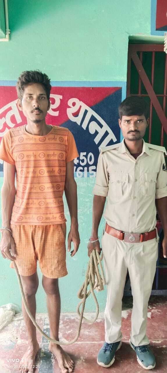 42 लीटर देसी चुलाई शराब के साथ तस्कर गिरफ्तार