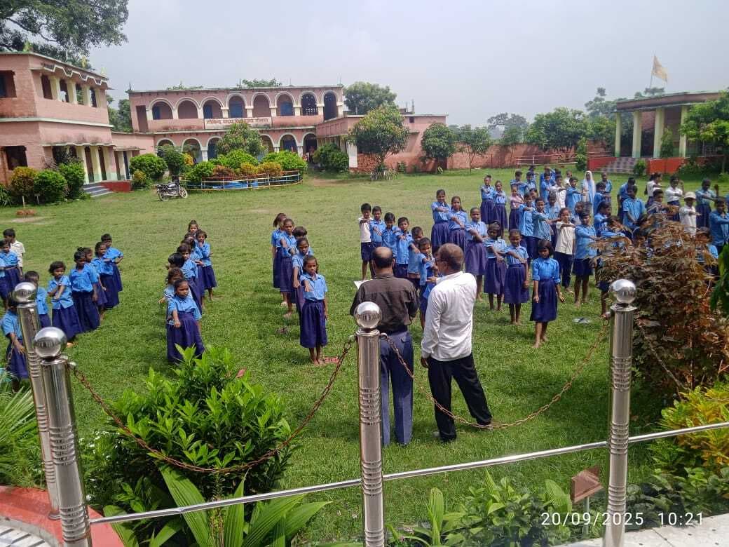 बच्चों को दिलायी गयी स्वच्छता की शपथ