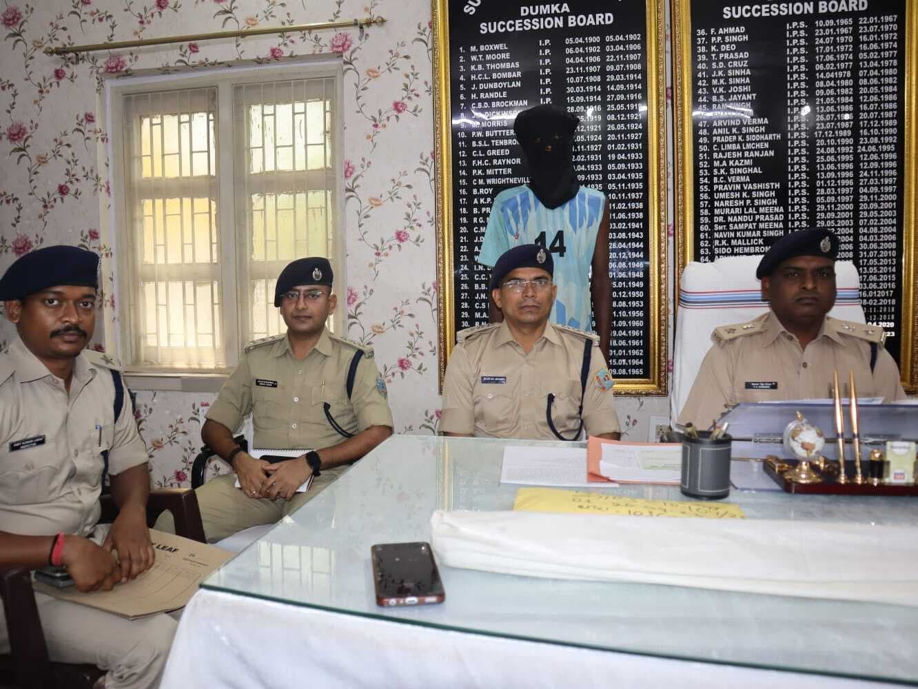 सम्मान न मिलने से दामाद ने पत्नी व ननिया सास की कर दी थी हत्या