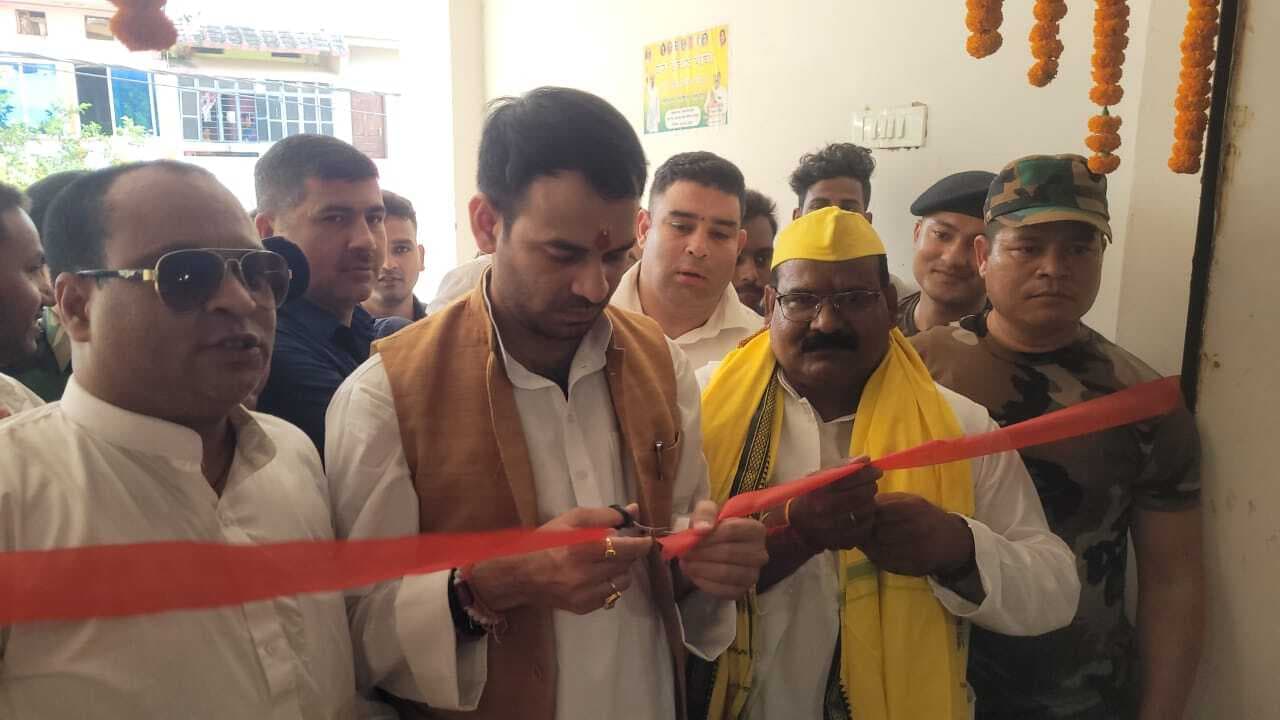 तेजप्रताप यादव ने महथिन मंदिर में टेका माथा