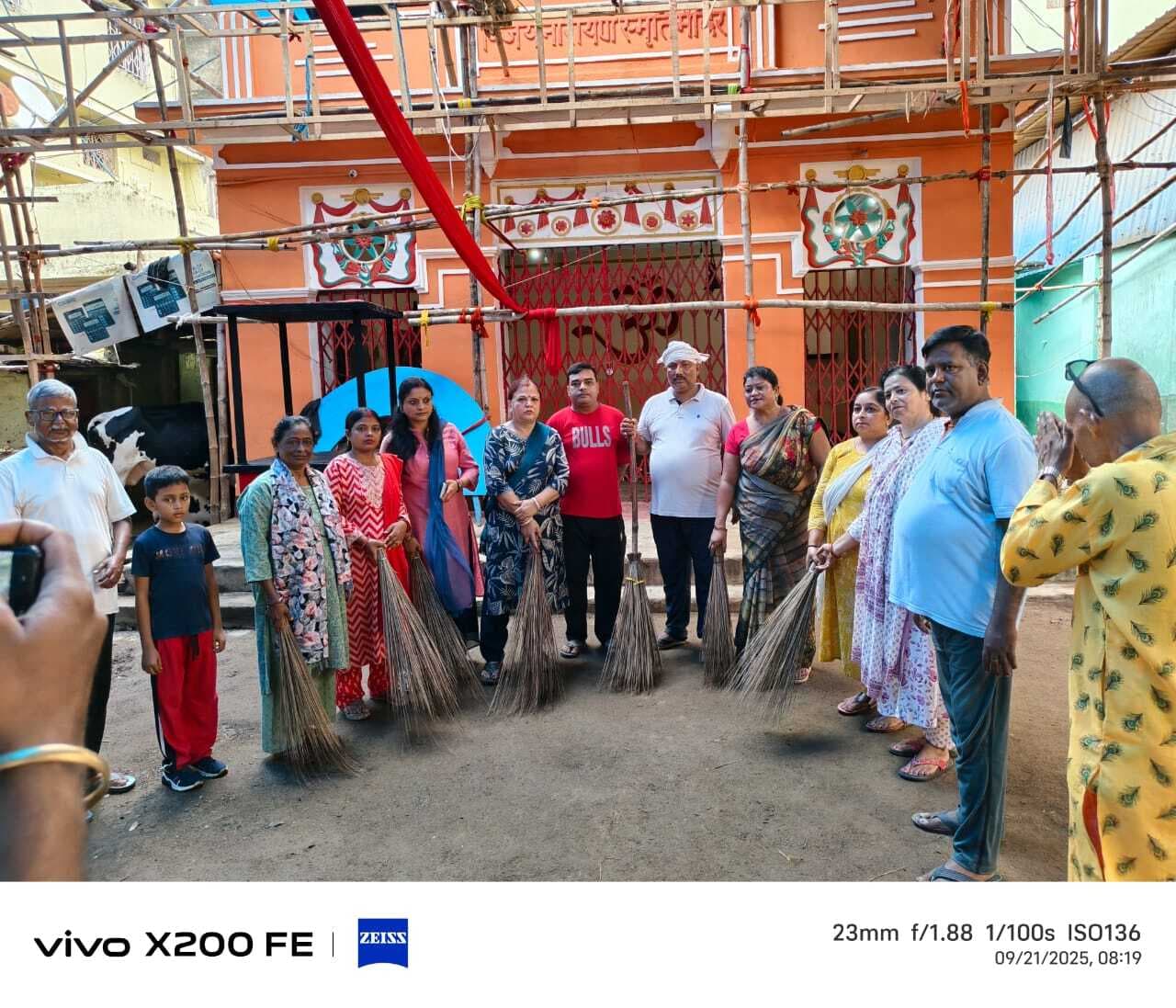 भाजपा कार्यकर्ताओं ने की दुर्गा मंदिरों में साफ-सफाई